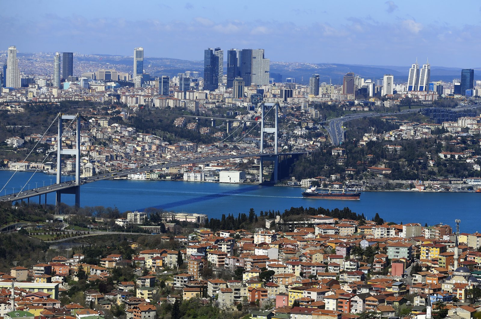 An overview of the July 15 Martyrs Bridge, formerly the Bosporus Bridge, in Istanbul, Türkiye, April 9, 2020. (AA Photo)