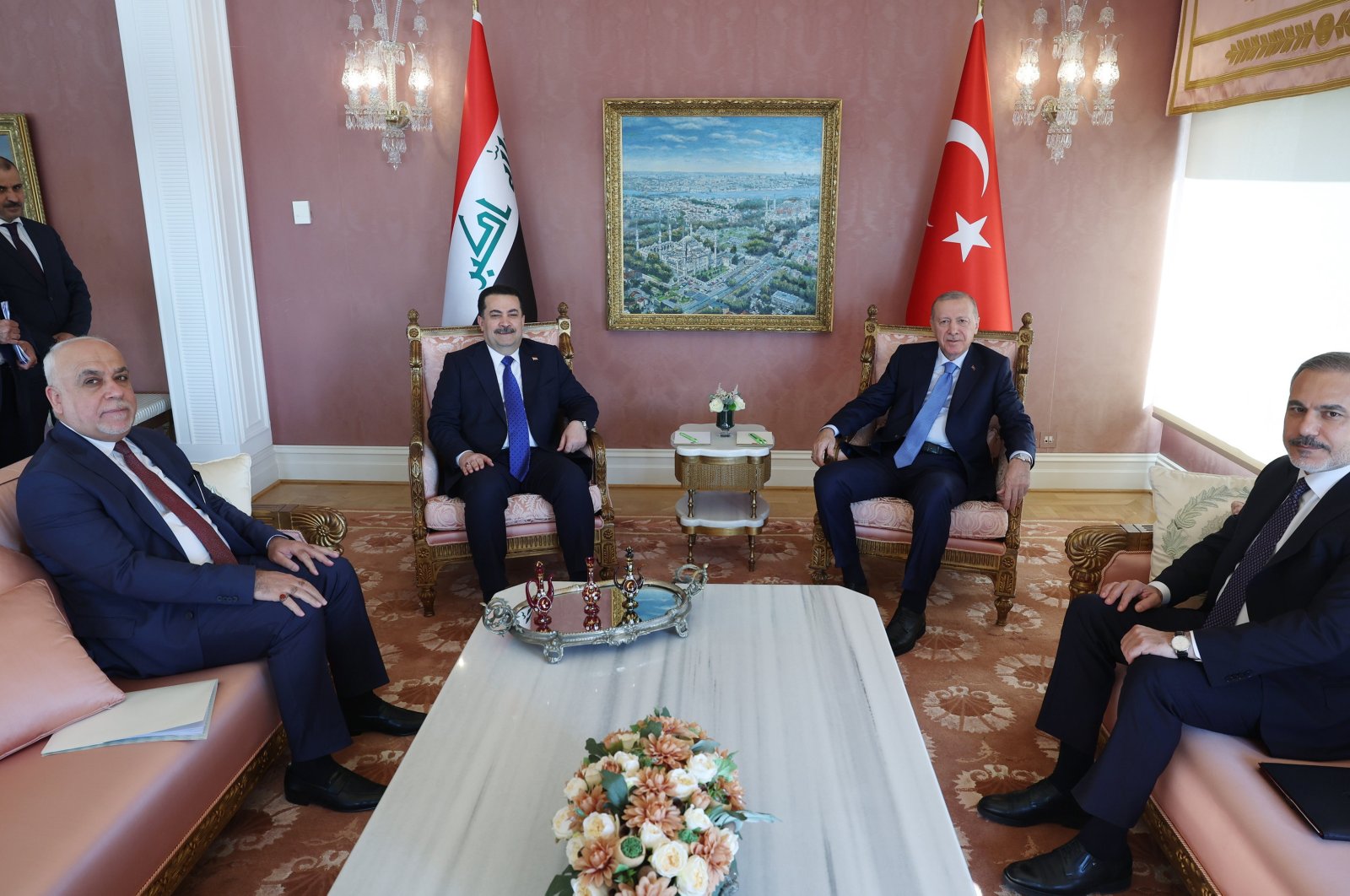 President Recep Tayyip Erdoğan and Iraqi Prime Minister Mohammed Shia&#039; Al Sudani and Foreign Minister Hakan Fidan during their meeting at the Presidential Vahdettin Mansion in Istanbul, Nov. 1, 2024.  (EPA via Presidential Communications Directorate Handout)