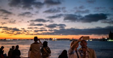 People take photos at sunset, Istanbul, Türkiye, Oct. 15, 2024. (Reuters Photo)