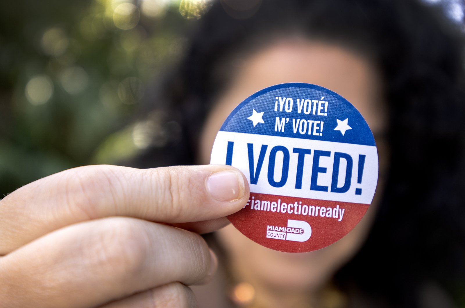 A person shows an &quot;I voted&quot; sticker after she cast her vote at the Palmetto Bay library in the early voting for the 2024 US presidential election in Miami, Florida, U.S., Oct. 29, 2024. (EPA Photo)