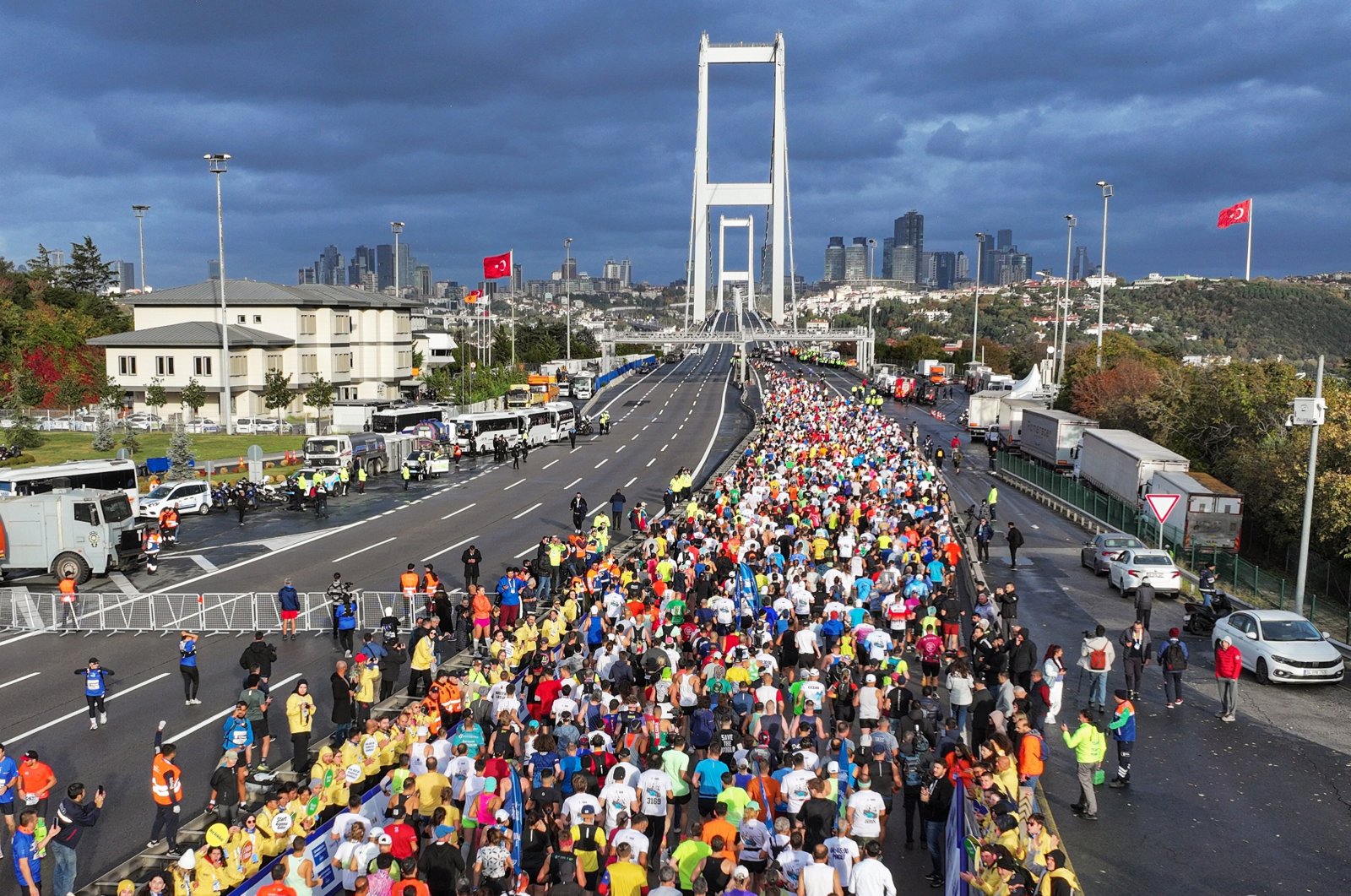 Athletes compete in the 46th Istanbul Marathon, Istanbul, Türkiye, Nov. 3, 2024. (AA Photo)