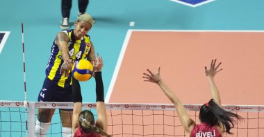 Fenerbahçe&#039;s Melissa Vargas (L) in action with Galatasaray&#039;s Katarina Dangubic (C) during the Sultans League match at the Burhan Felek Vestel Volleyball Hall, Istanbul, Türkiye, Oct. 29, 2024. (AA Photo)