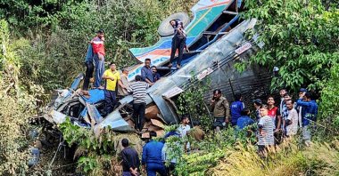 People at the site of a bus accident that killed at least 34 people, Uttarakhand, India, Nov. 4, 2024. (AFP Photo)