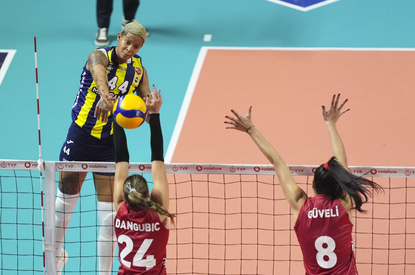 Fenerbahçe&#039;s Melissa Vargas (L) in action with Galatasaray&#039;s Katarina Dangubic (C) during the Sultans League match at the Burhan Felek Vestel Volleyball Hall, Istanbul, Türkiye, Oct. 29, 2024. (AA Photo)