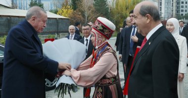 President Recep Tayyip Erdoğan (L) is welcomed by a student as he arrives at Manas University in Bishkek, Kyrgyzstan, Nov. 5, 2024. (AA Photo)