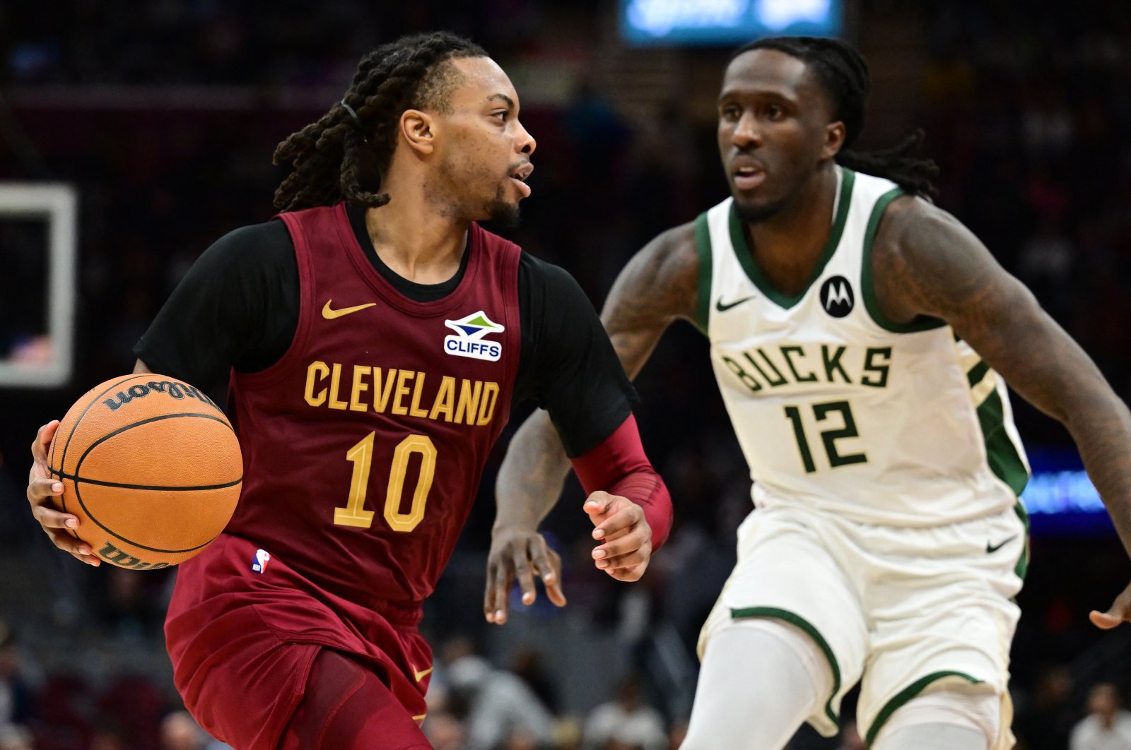 Cleveland Cavaliers guard Darius Garland (L) drives to the basket against Milwaukee Bucks forward Taurean Prince during the second half, Cleveland, Ohio, U.S., Nov. 4, 2024. (Reuters Photo)