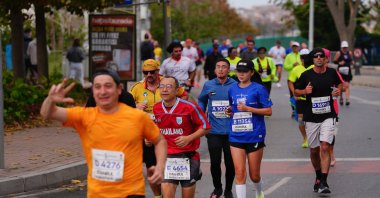 Runners in action during the 46th Istanbul Marathon, Istanbul, Türkiye, Nov. 3, 2024. (AA Photo)