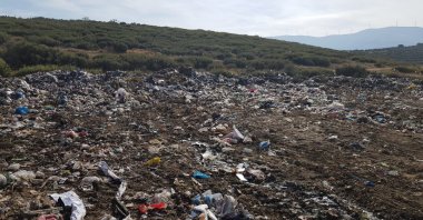 Trash is littered across a stretch of an open field in the Tire district of western Izmir province, Türkiye, Nov. 6, 2024. (DHA Photo)