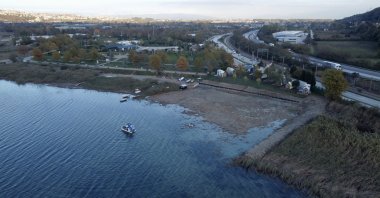 An aerial view shows the dry areas of Sapanca Lake in Sakarya, Türkiye, Nov. 6, 2024. (AA Photo) 