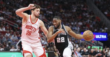 Houston Rockets center Alperen Şengün (L) challenges San Antonio Spurs guard Malaki Branham during the second quarter at Toyota Center, Houston, Texas, U.S., Nov 6, 2024. (Reuters Photo)