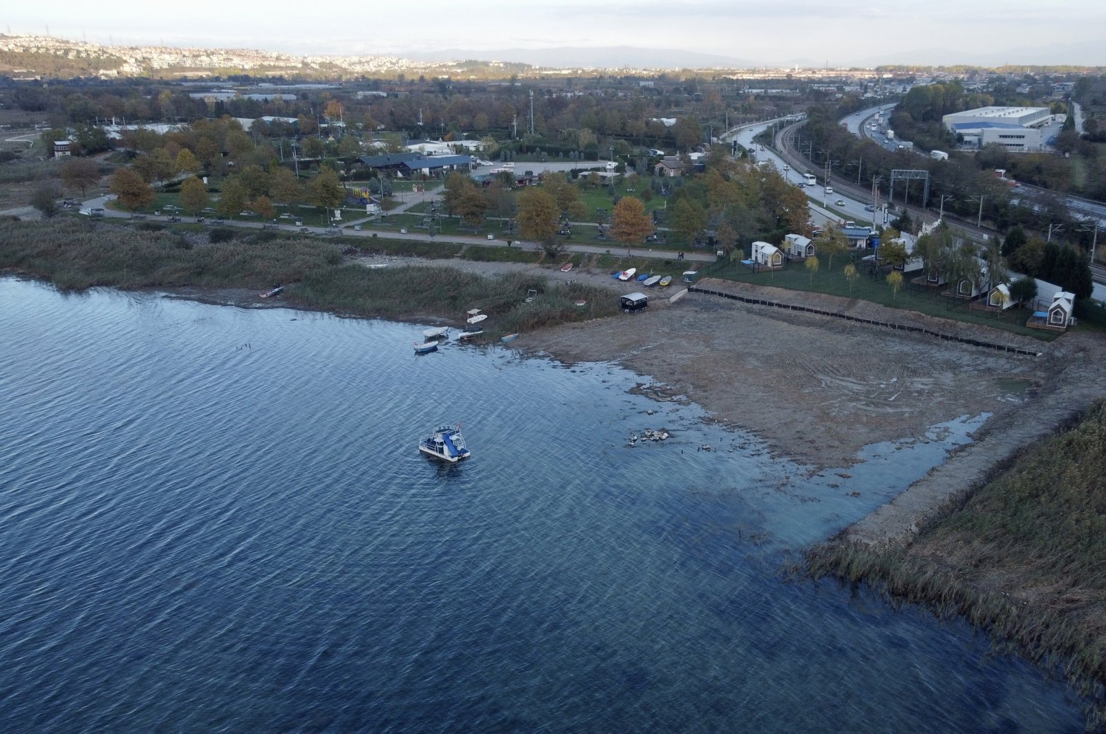 An aerial view shows the dry areas of Sapanca Lake in Sakarya, Türkiye, Nov. 6, 2024. (AA Photo) 