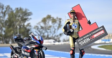 Toprak Razgatlıoğlu carries his &quot;1&quot; number after winning the 2024 World Superbike Championship race at the Jerez-Angel Nieto circuit, Jerez de la Frontera, Spain, Oct. 20, 2024. (AA Photo)
