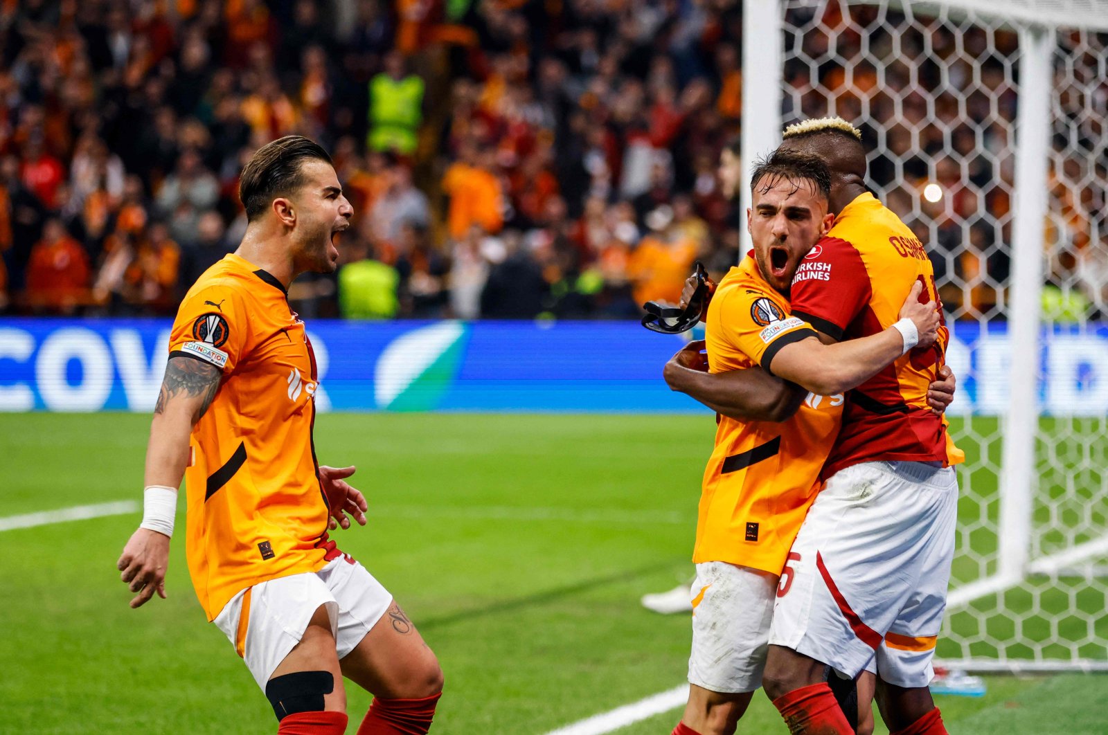 Galatasaray&#039;s Victor Osimhen (R) celebrates with teammates after scoring a goal during the UEFA Europa League, League phase matchday 4 against Tottenham at RAMS Park, Istanbul, Türkiye, Nov. 7, 2024. (AFP Photo)