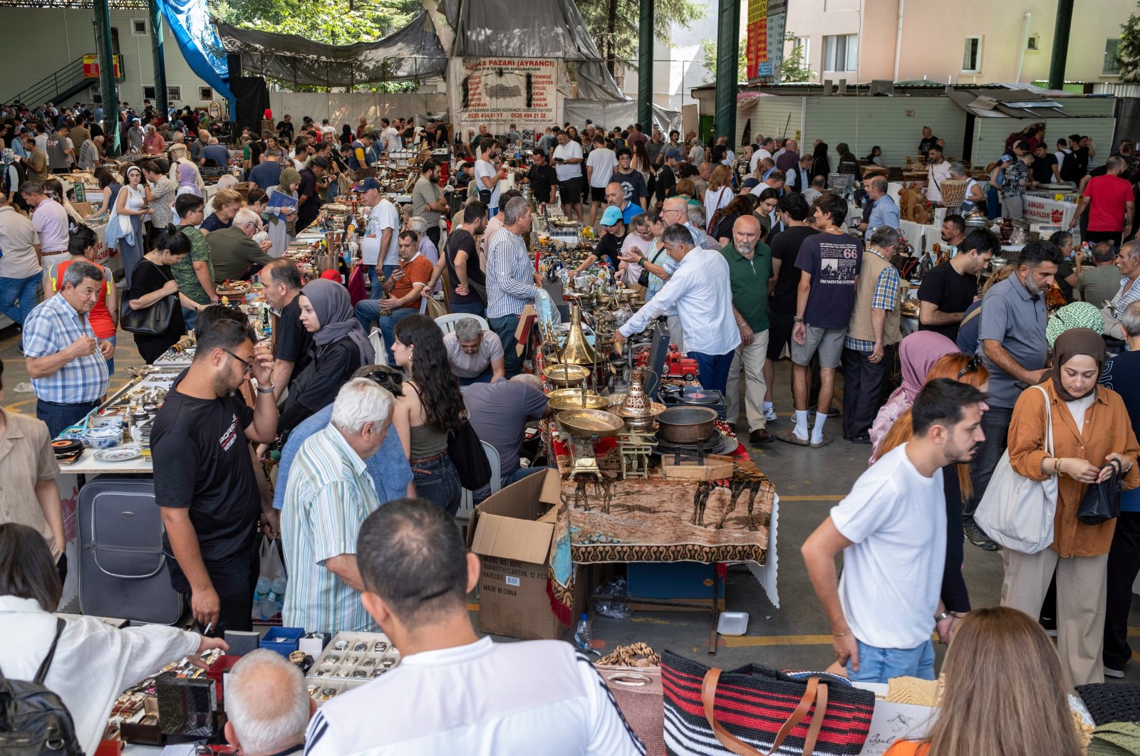 People shopping at a crowded local market, Ankara, Türkiye, Sept.1, 2024. (Getty Images Photo)