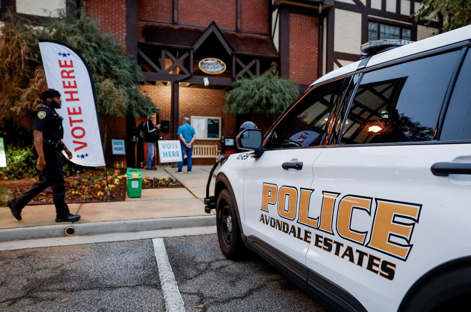 Police provide security as voters wait to cast their ballots at the Dekalb County Avondale Estates City Hall voting precinct as the polls open on Election Day in Avondale Estates, Georgia, Nov. 5, 2024. (EPA Photo)