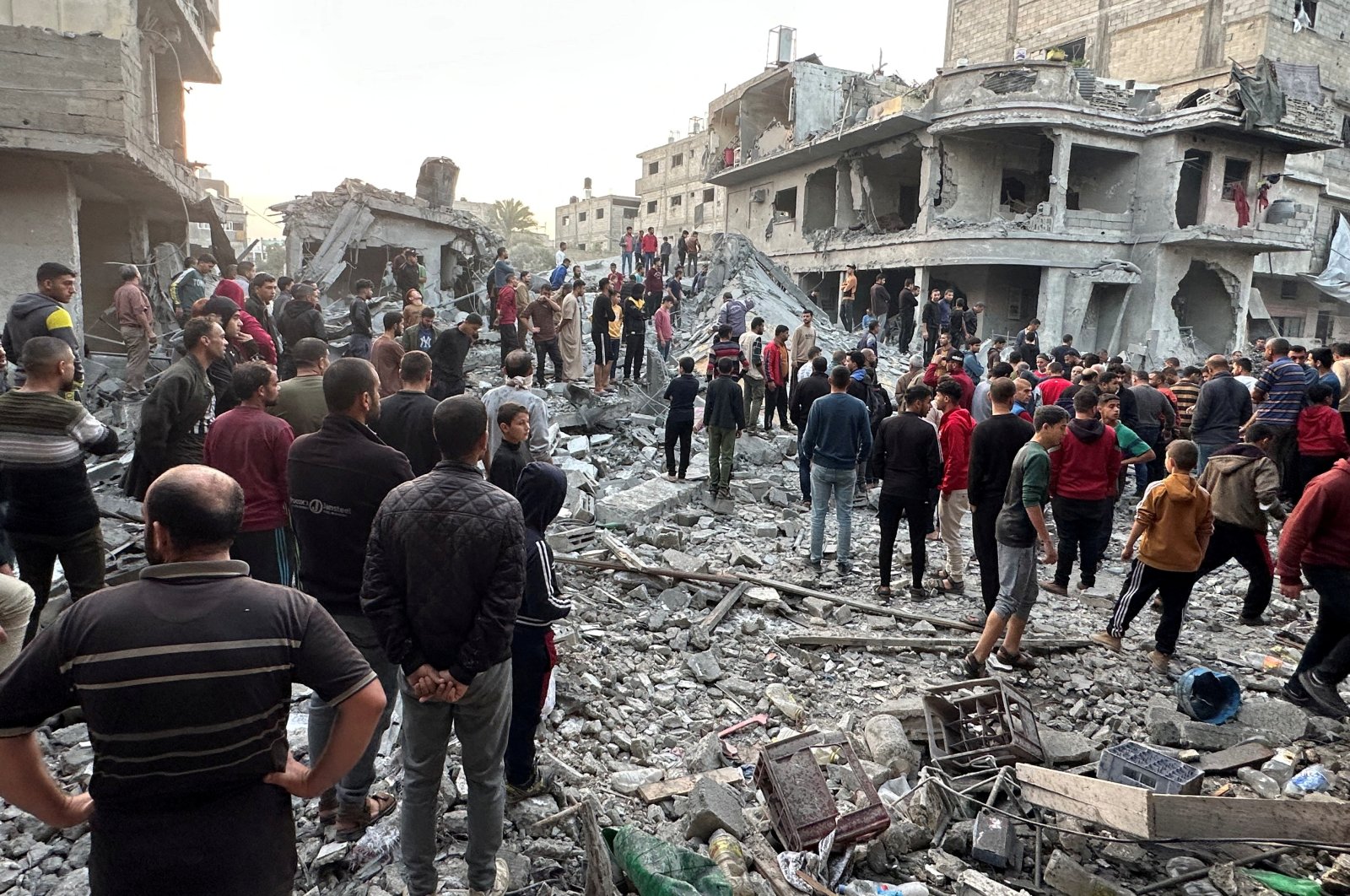 Palestinians gather at the site of an Israeli strike on a house, in Jabalia in the northern Gaza Strip, Lebanon, Nov. 10, 2024. (Reuters Photo)