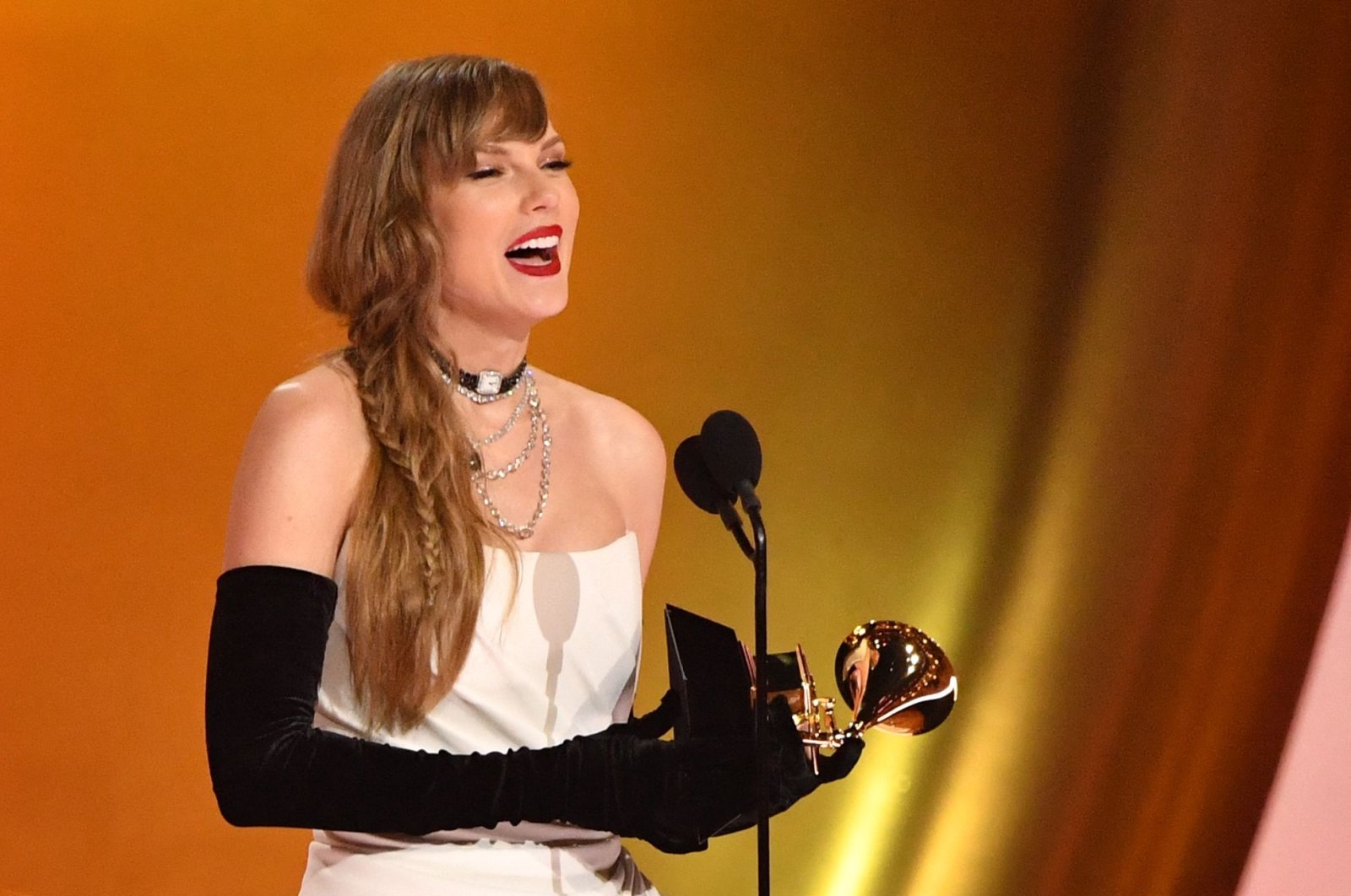 U.S. singer-songwriter Taylor Swift accepts the Best Pop Vocal Album award for &quot;Midnights&quot; on stage during the 66th Annual Grammy Awards at the Crypto.com Arena in Los Angeles, U.S., Feb. 4, 2024. (AFP Photo)