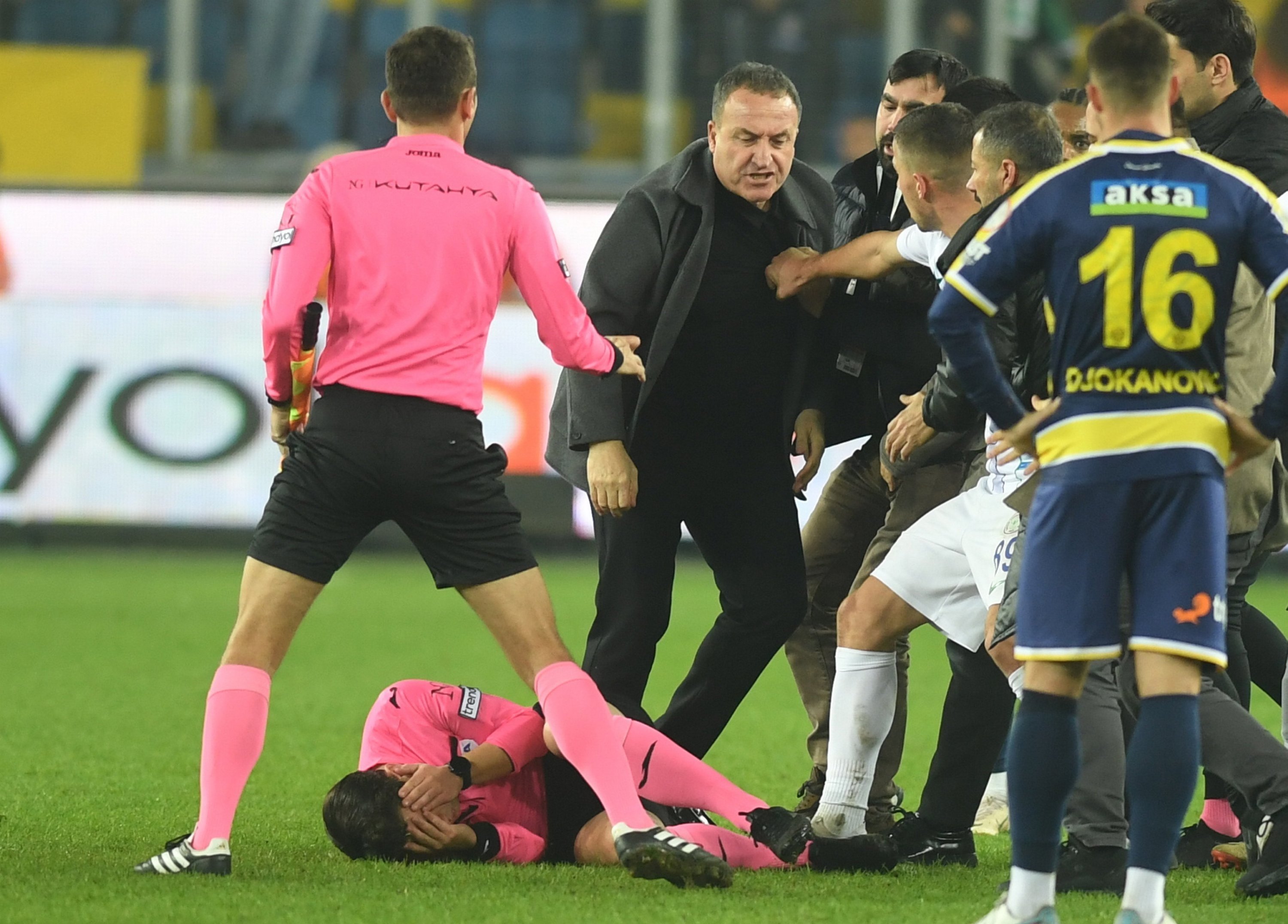 Turkish referee Halil Umut Meler is knocked to the ground after a punch by Ankaragücü's President Faruk Koca (3rd L) after the Turkish Süper Lig match between Ankaragücü and Rizespor, Ankara, Türkiye, Dec. 11, 2023. (EPA Photo)