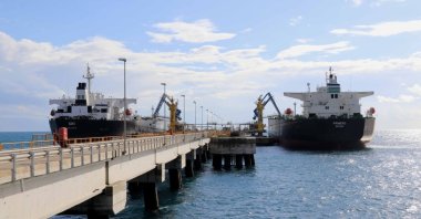 Crude oil shipped from the marine terminal at Ceyhan in southern Adana province in this undated file photo. (AA Photo)