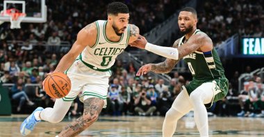Celtics forward Jayson Tatum (L) drives for the basket against Bucks Damian Lillard during an NBA game, Milwaukee, Wisconsin, U.S., Nov 10, 2024. (Reuters Photo) 