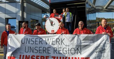 Employees of the Volkswagen plant in Zwickau demonstrate with a banner reading "Our plant, our region, ou future" on the factory premises during an information event organised by the Works Council of Volkswagen Saxony in Zwickau, Germany, Oct. 28, 2024. (AFP Photo)
