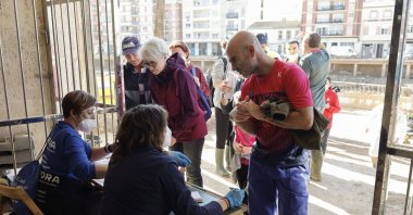 Residents talk to officials of the City Hall in the flood-hit municipality of Paiporta, Valencia, Spain, Nov. 11, 2024. (EPA Photo)