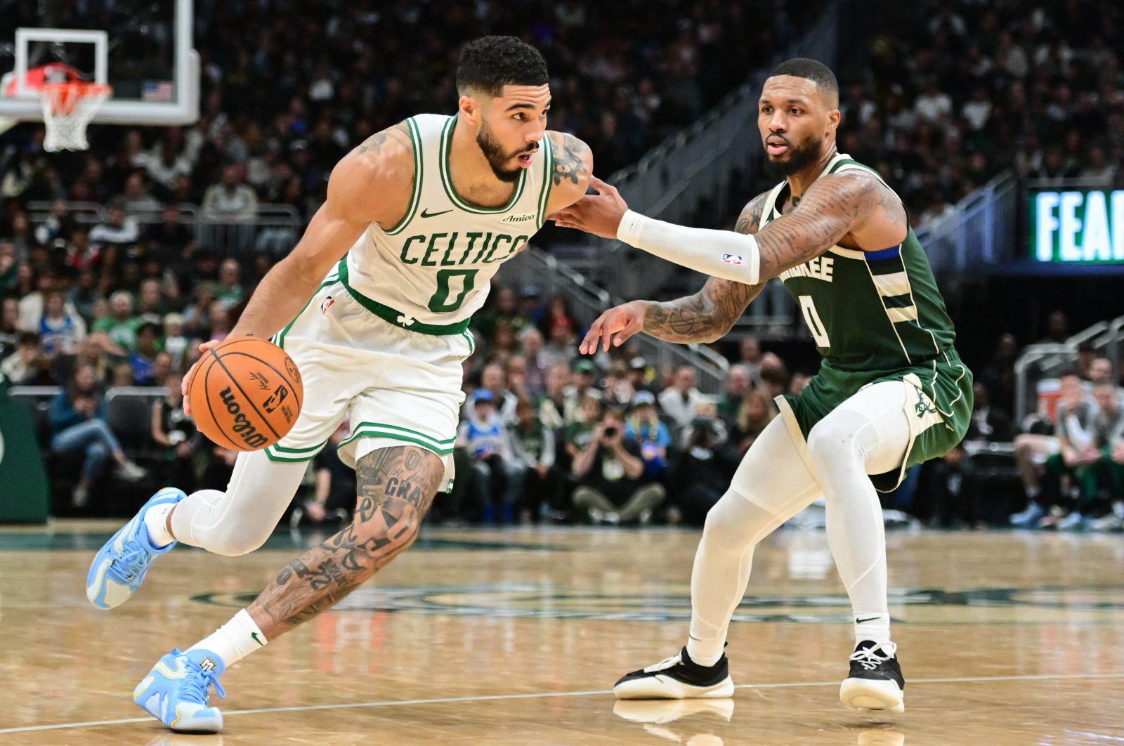 Celtics forward Jayson Tatum (L) drives for the basket against Bucks Damian Lillard during an NBA game, Milwaukee, Wisconsin, U.S., Nov 10, 2024. (Reuters Photo) 