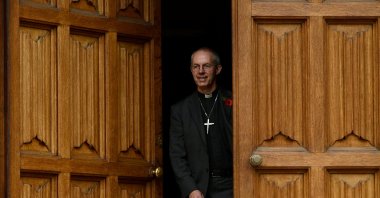 The Bishop of Durham and the newly appointed Archbishop of Canterbury, Justin Welby, leaves after a news conference at Lambeth Palace, London, U.K., Nov. 9, 2012. (Reuters Photo)