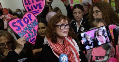 Oscar-winning actress Susan Sarandon talks to journalists with demonstrators from Code Pink for Peace while rallying in support of Palestinians and to demand a cease-fire in Gaza in Washington, U.S., Feb. 15, 2024. (Getty Images)