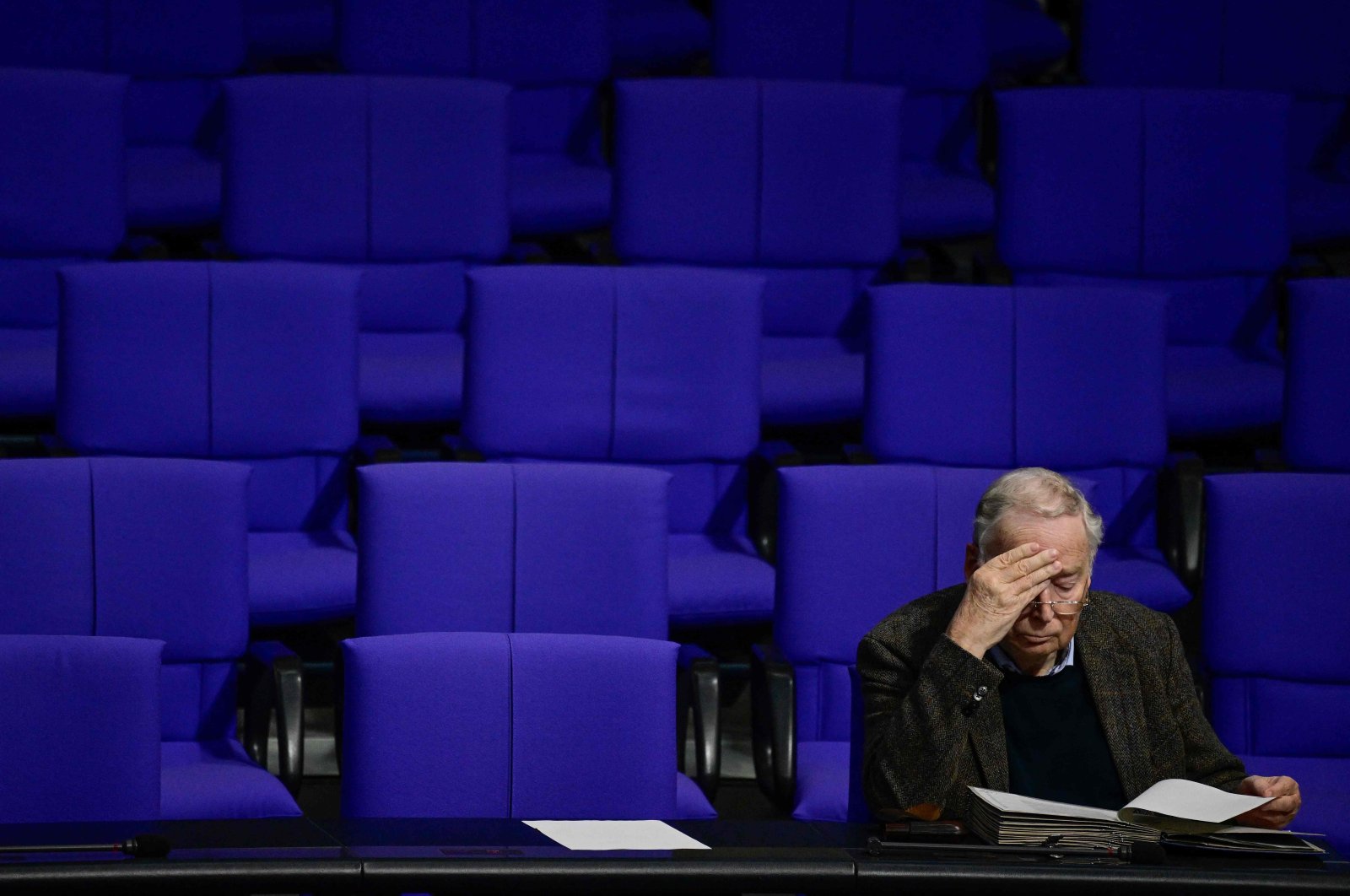 Alexander Gauland, honorary chairperson of the far-right Alternative for Germany (AfD) party, reads as he waits for the swearing-in of the new finance minister at the Bundestag, Germany&#039;s lower house of parliament, Berlin, Germany, Nov. 7, 2024.  (AFP Photo)