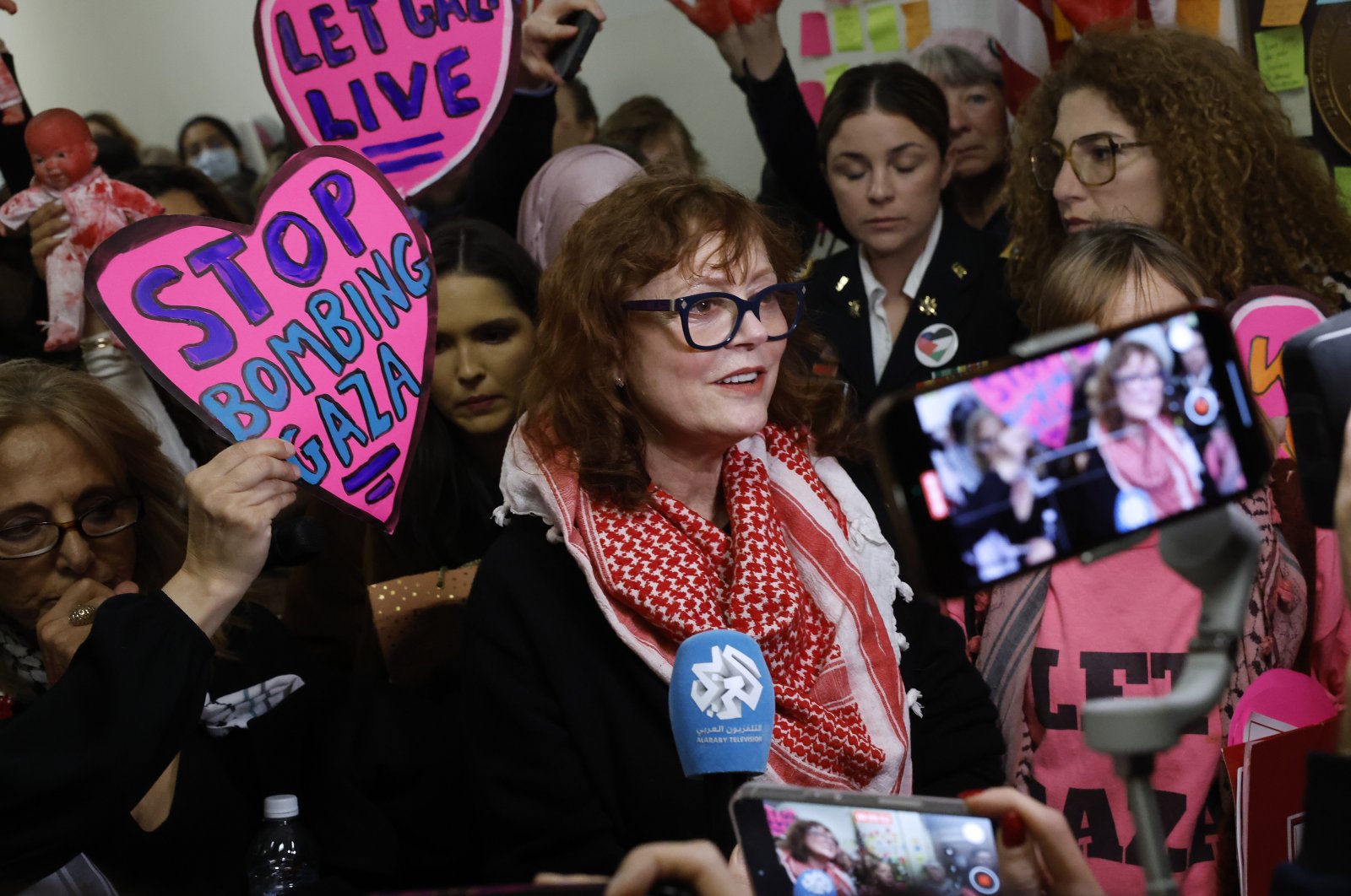 Oscar-winning actress Susan Sarandon talks to journalists with demonstrators from Code Pink for Peace while rallying in support of Palestinians and to demand a cease-fire in Gaza in Washington, U.S., Feb. 15, 2024. (Getty Images)