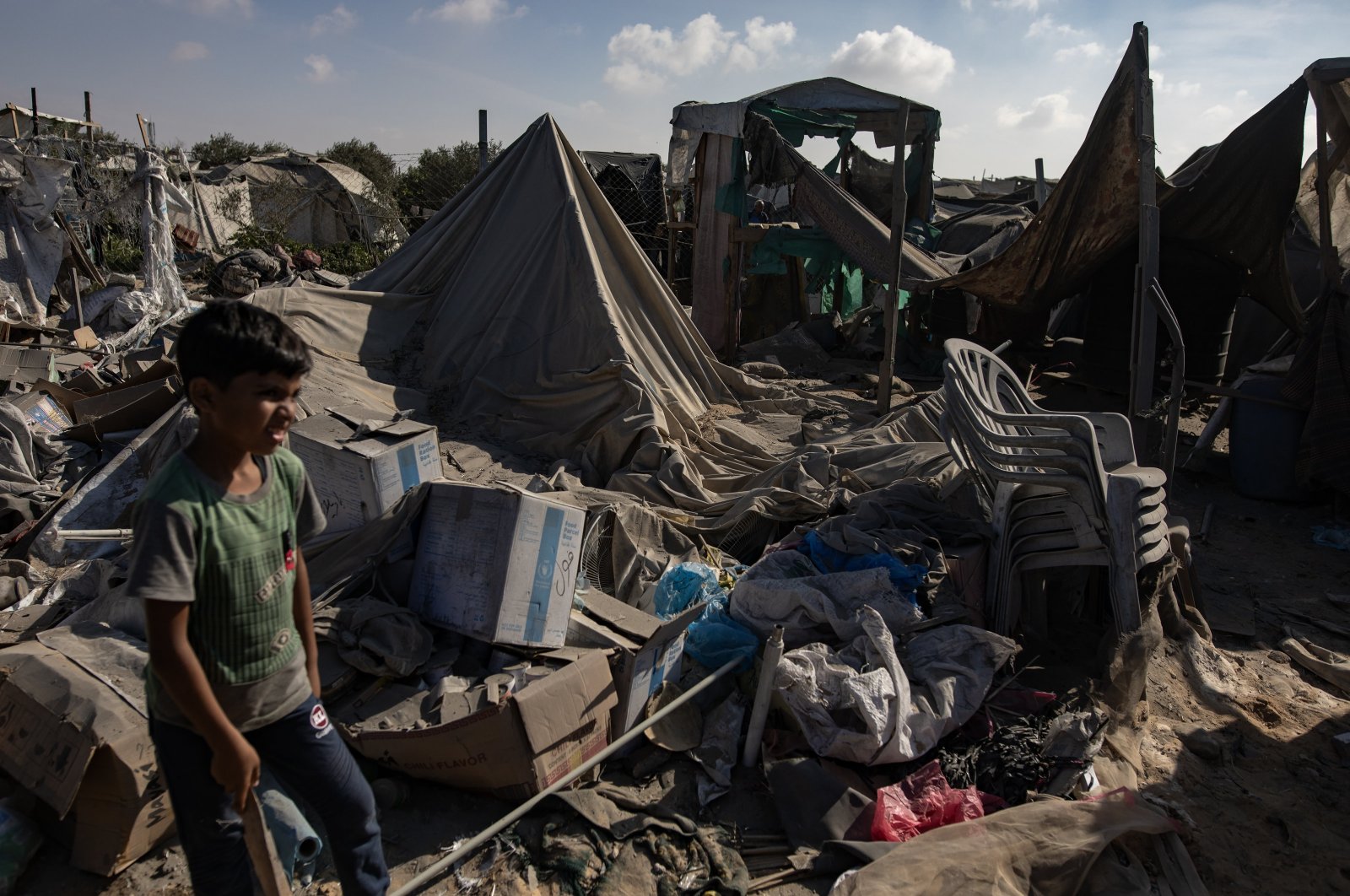 Palestinians inspect the damage following Israeli shelling at a camp housing internally displaced people, Khan Younis, Gaza Strip, Palestine, Nov. 13, 2024. (EPA Photo)