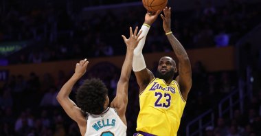 LeBron James of the Los Angeles Lakers shoots the ball over Jaylen Wells of the Memphis Grizzlies during the first quarter at Crypto.com Arena, Los Angeles, California, U.S., Nov. 13, 2024. (AFP Photo)