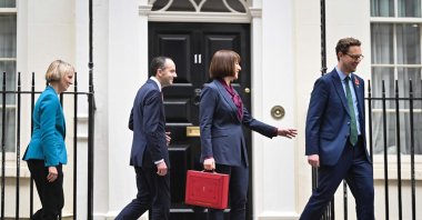 Britain&#039;s Chancellor of the Exchequer Rachel Reeves (C), holding the red Budget Box, gestures to Chief Secretary to the Treasury Darren Jones (R) as they leave with Parliamentary Secretary Emma Reynolds (L) and Exchequer Secretary James Murray from outside of 11 Downing Street, central London, U.K., Oct. 30, 2024. (AFP Photo)
