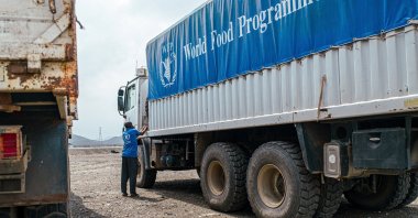 A WFP worker stands next to a truck carrying aid from Port Sudan to Sudan after Sudanese authorities extended a three-month approval to the U.N. and other aid groups to use the Adre Border crossing with Chad to reach Darfur and other famine-stricken parts, Sudan, Nov. 12, 2024. (Reuters Photo)