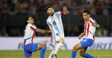 Argentina's Lionel Messi in action with Paraguay's Gustavo Gomez and Diego Gomez during South American Qualifiers, in Asuncion, Paraguay, Nov. 14, 2024. (Reuters Photo)
