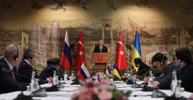 President Recep Tayyip Erdoğan speaks in front of Russian (L) and Ukrainian delegations before they resume their talks at the Dolmabahçe palace in Istanbul, Türkiye, March 29, 2022. (Reuters Photo)