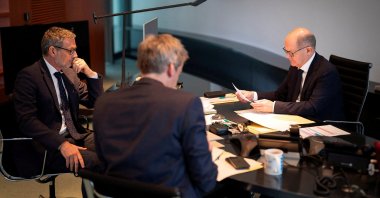 German Chancellor Olaf Scholz talks to Russian President Vladimir Putin on the phone as foreign and security policy advisor Jens Ploetner and government spokespokesman Steffen Hebestreit look, Berlin, Germany, Nov. 15, 2024. (Reuters Photo)