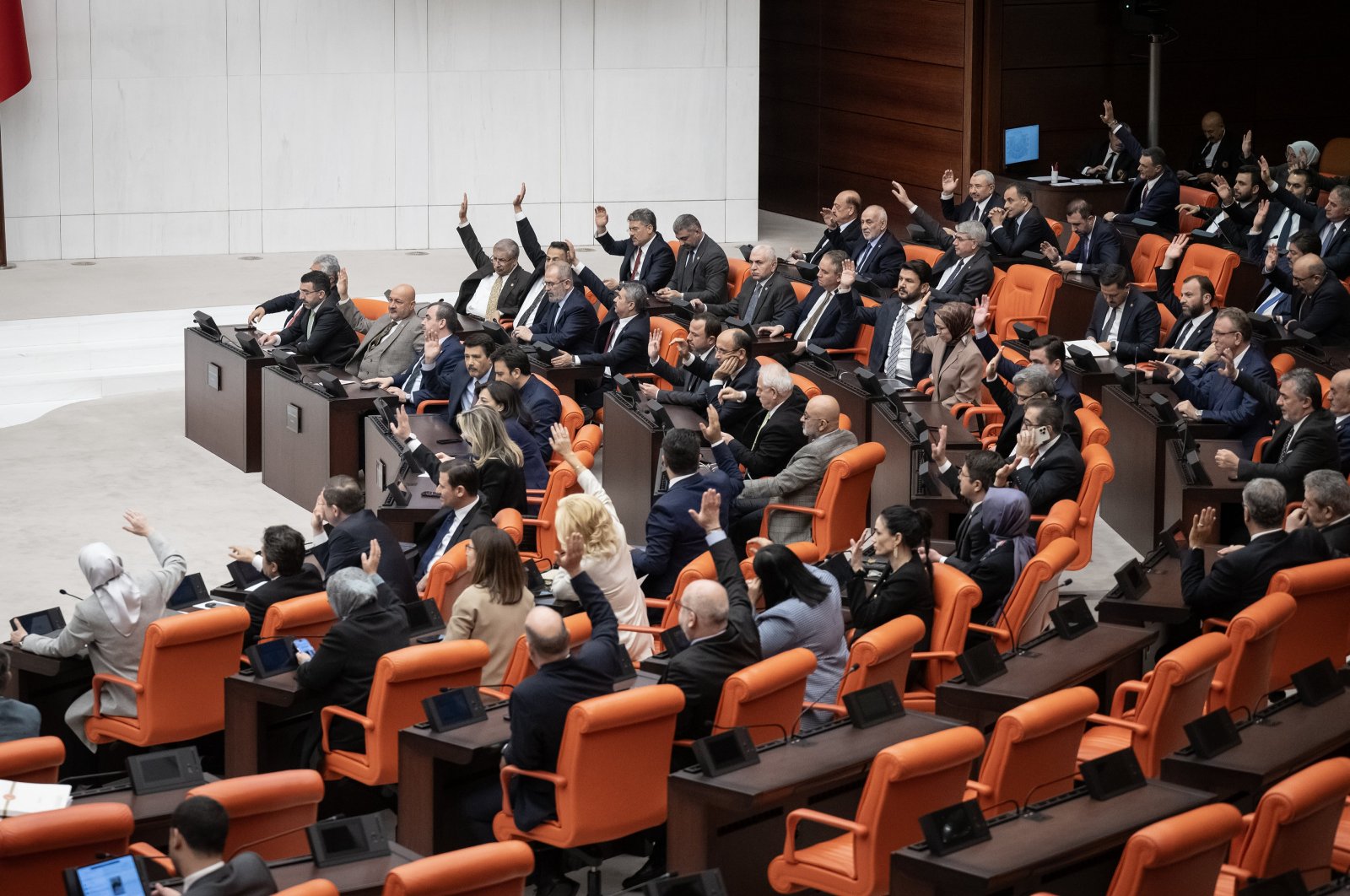 Lawmakers show hands as they vote during a legislative session at Parliament, Ankara Türkiye, Nov. 14, 2024. (AA Photo)