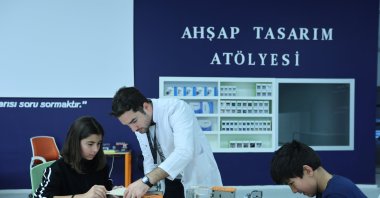Kayseri Science Center introduces children to science during mid-term break, Kayseri, Türkiye, Nov. 15, 2024. (IHA Photo)