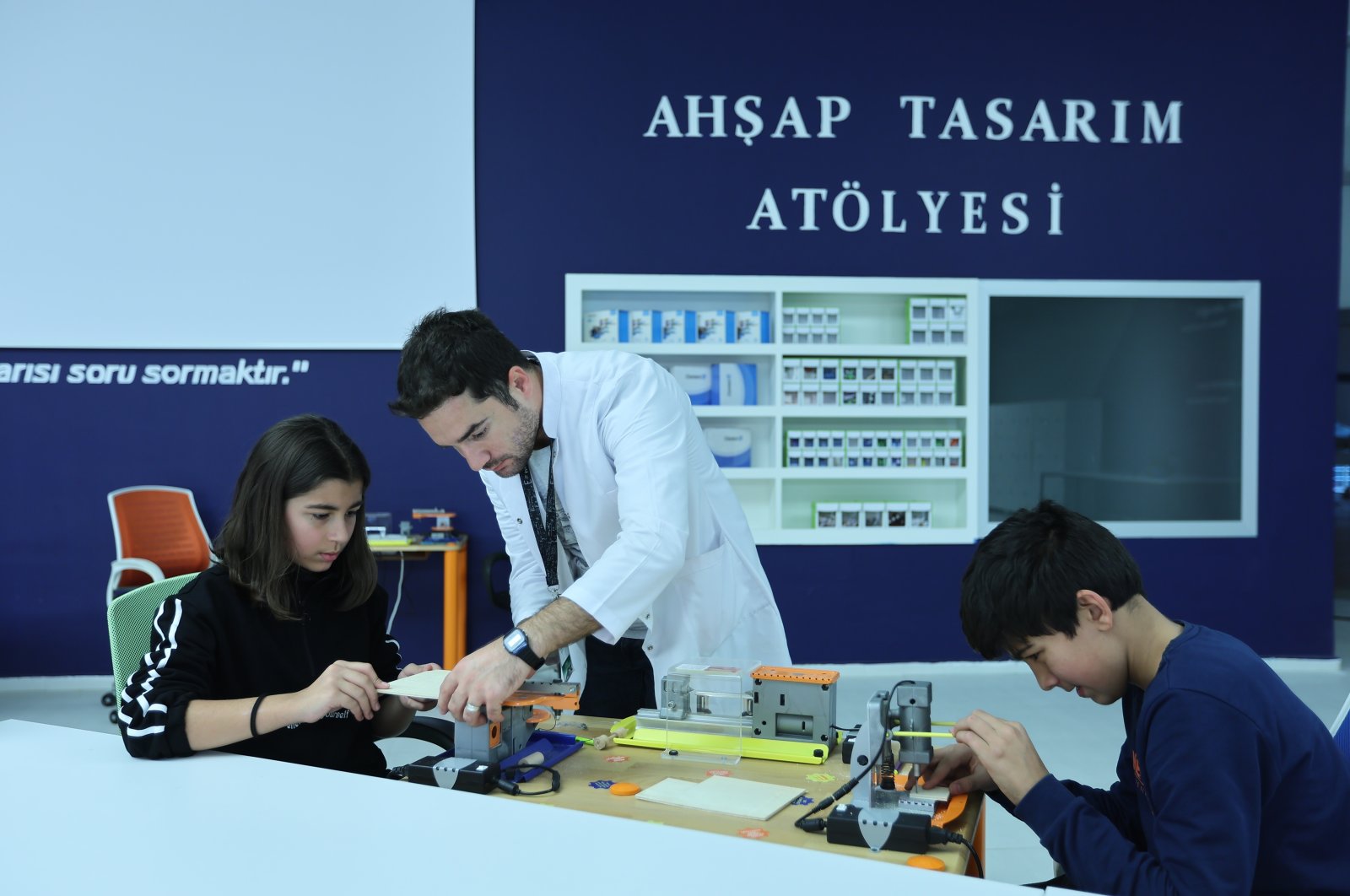 Kayseri Science Center introduces children to science during mid-term break, Kayseri, Türkiye, Nov. 15, 2024. (IHA Photo)