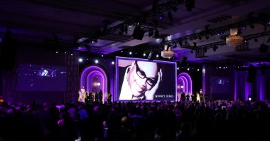 Jennifer Hudson performs onstage in tribute to Quincy Jones during the Academy of Motion Picture Arts and Sciences 15th Governors Awards at the Ray Dolby Ballroom in Los Angeles, California, U.S., Nov. 17, 2024. (Reuters Photo)