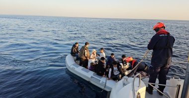 Coast guard officers escort an intercepted group of irregular migrants in Aydın, western Türkiye, Nov. 4, 2024. (İHA Photo)