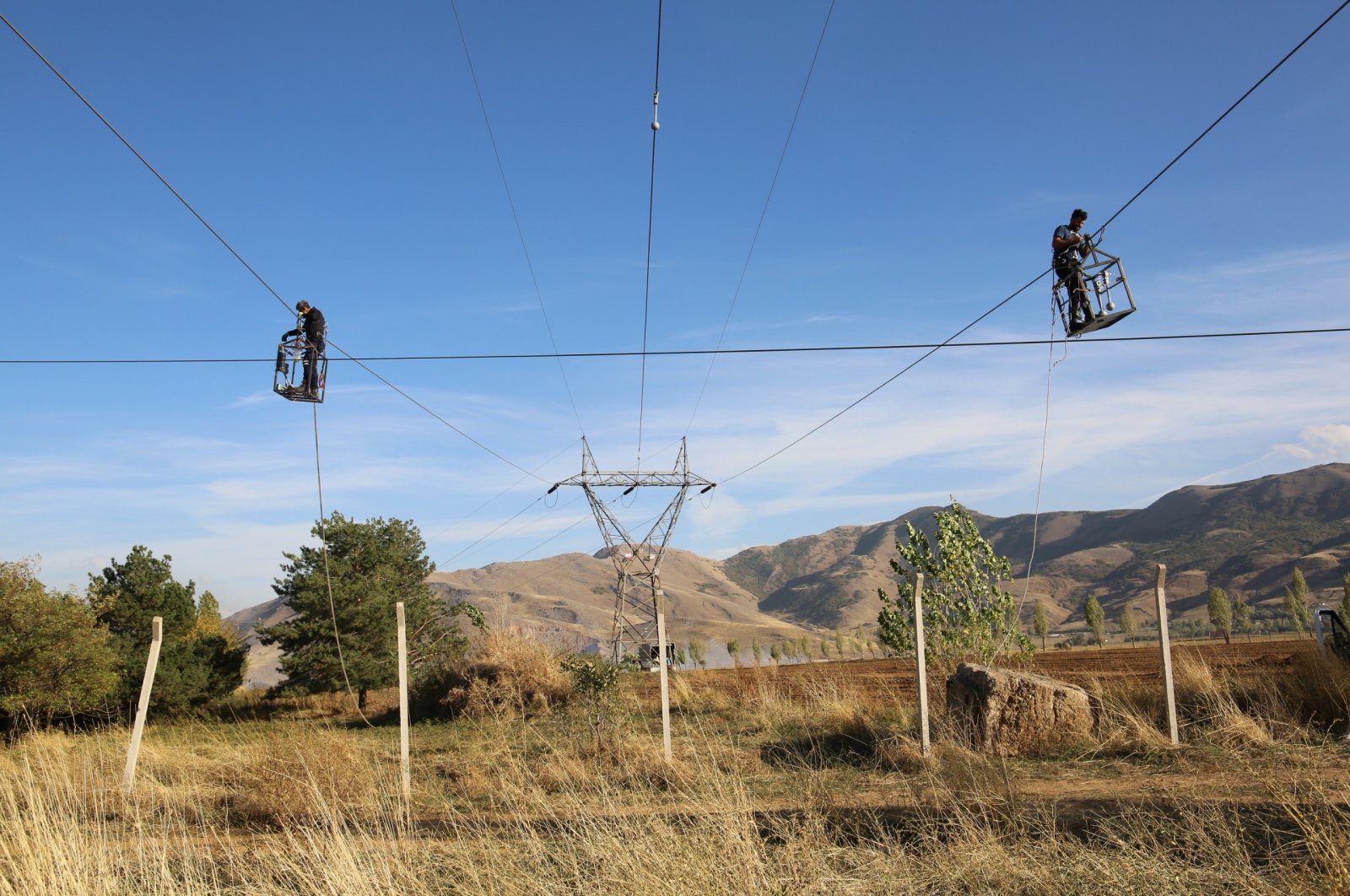 Workers inspect an electric grid in Muş province, eastern Türkiye, Oct. 19, 2024. (IHA Photo)