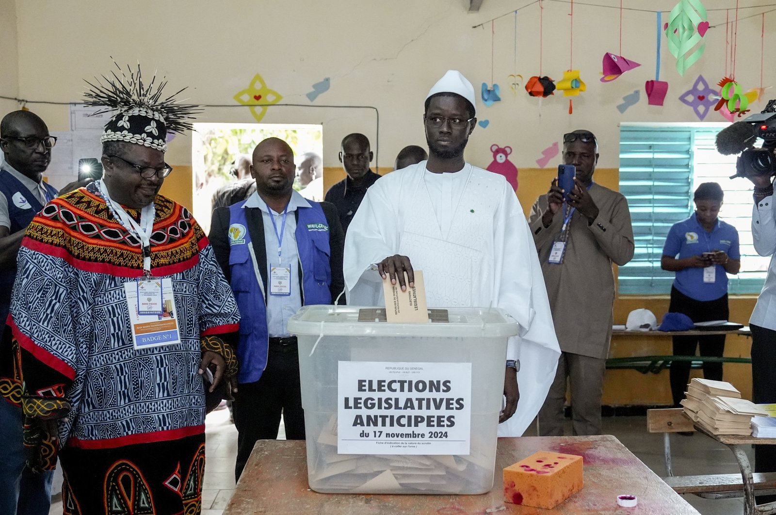 Senegal&#039;s Presidential Bassirou Diomaye Faye casts his ballot during the early legislative election, at a polling station, Ndiaganiao, Mbour, Senegal, Nov. 17, 2024. (Reuters Photo)