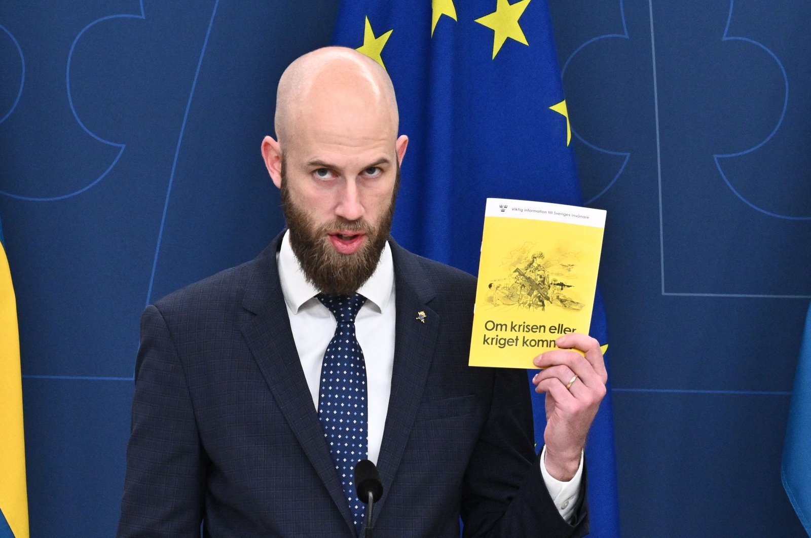  Sweden&#039;s Minister for Civil Defense Carl-Oskar Bohlin presents the new version of the preparedness booklet &quot;If the crisis or war comes&quot;, which will be distributed to all households, in Stockholm, Oct, 8, 2024. (AFP File Photo)