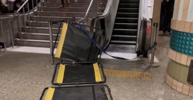 The broken escalator at Yenikapı Station, an example of the ongoing issues with the rail system in Istanbul, Türkiye, Nov. 14, 2024. (IHA Photo)