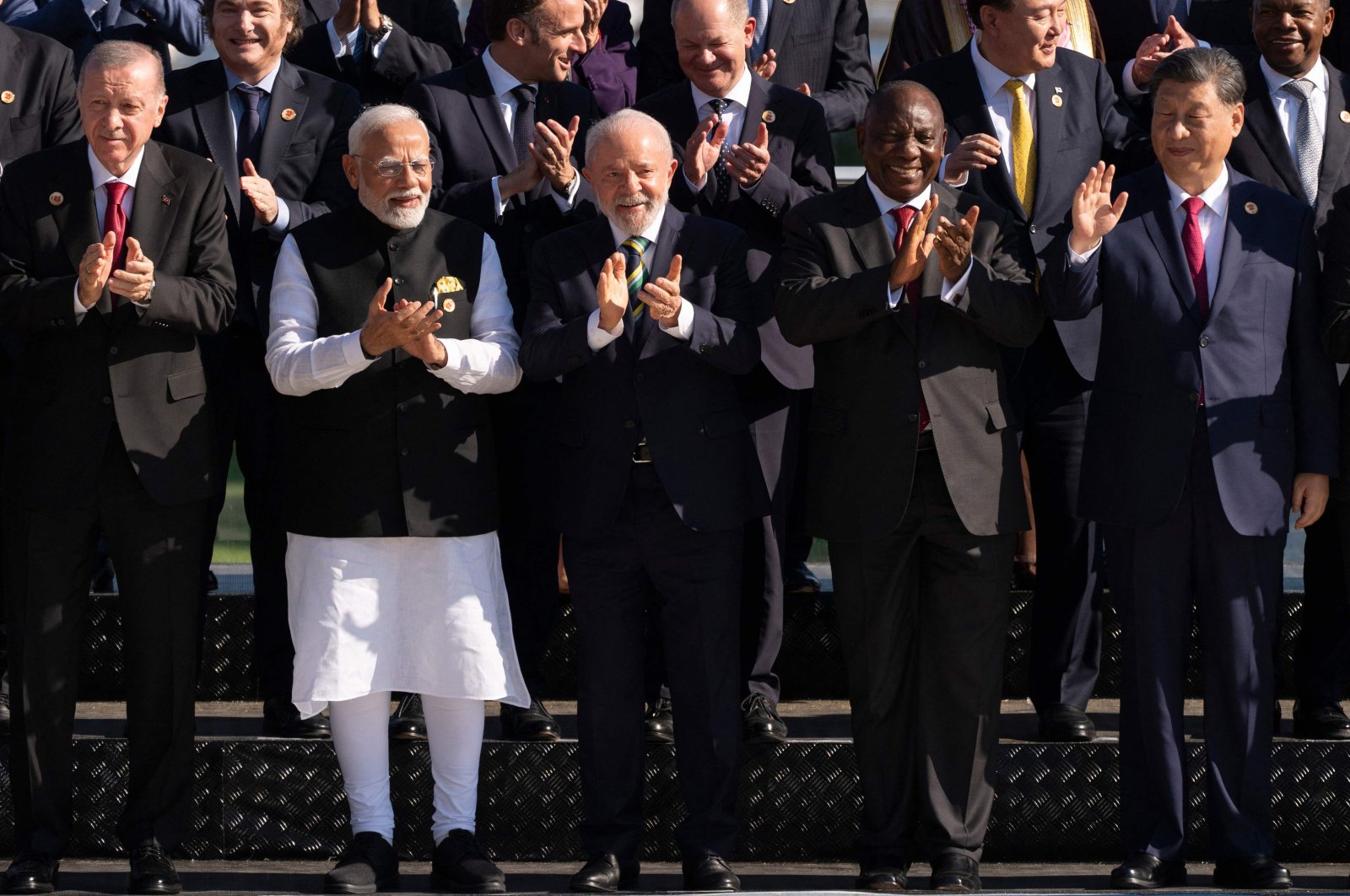 (L-R) Turkish President Recep Tayyip Erdoğan, Indian Prime Minister Narendra Modi, Brazilian President Luiz Inacio Lula da Silva, South African President Cyril Ramaphosa and Chinese President Xi Jinping join G20 leaders for a group photo at the G20 Summit, Rio de Janeiro, Brazil, Nov. 18, 2024. (AFP Photo)