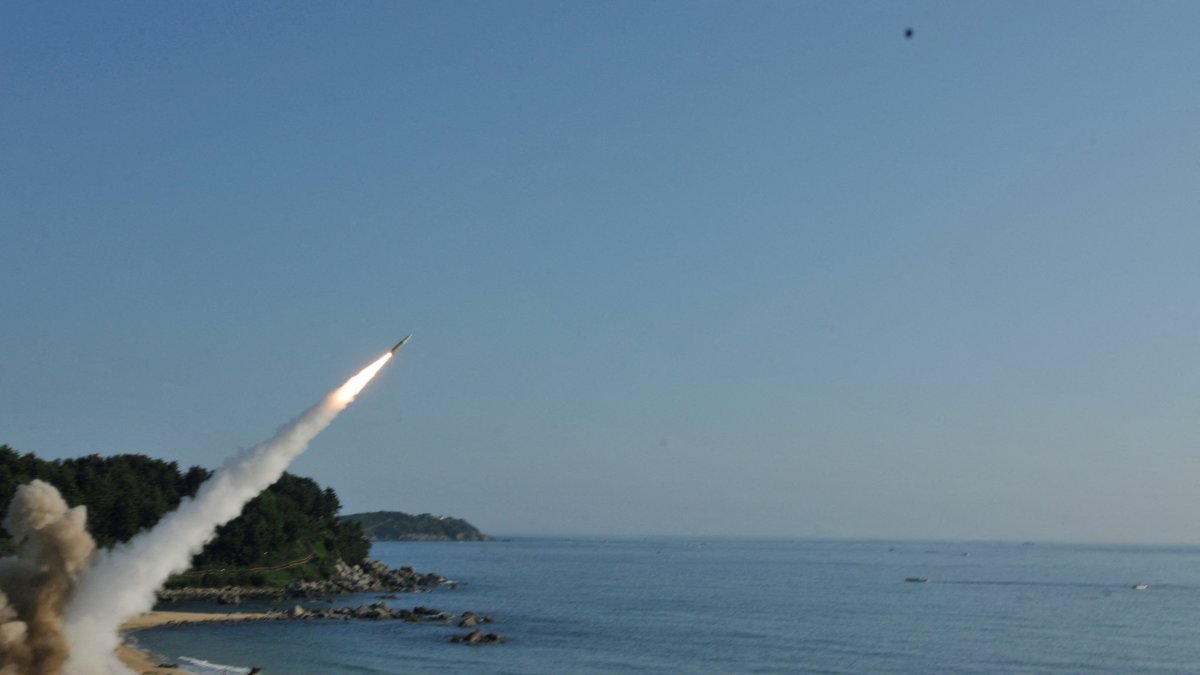 U.S. and South Korean troops fire the Army Tactical Missile System (ATACMS) into the waters of the East Sea, off South Korea, July 5, 2017. (Reuters Photo)