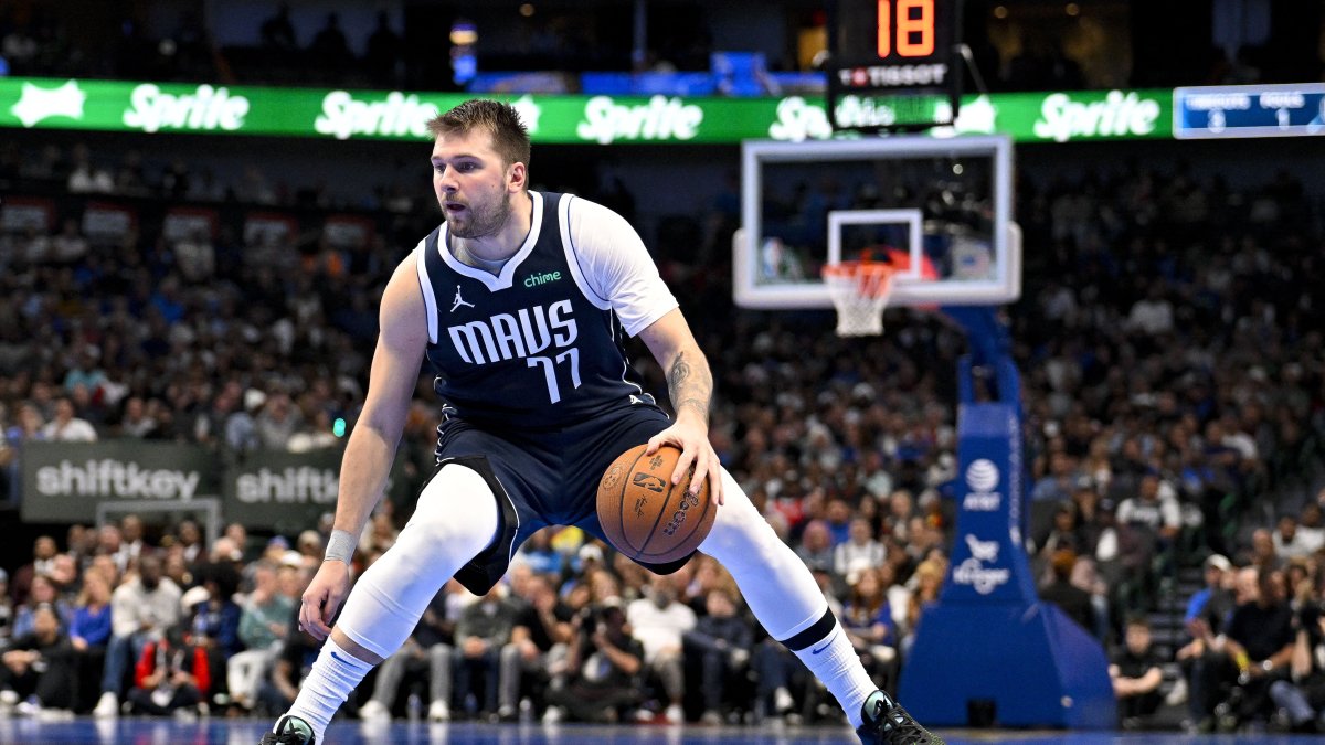 Dallas Mavericks guard Luka Doncic brings the ball upcourt against the New Orleans Pelicans during the second half at the American Airlines Center,  Dallas, Texas, U.S., Nov. 19, 2024. (Reuters Photo)